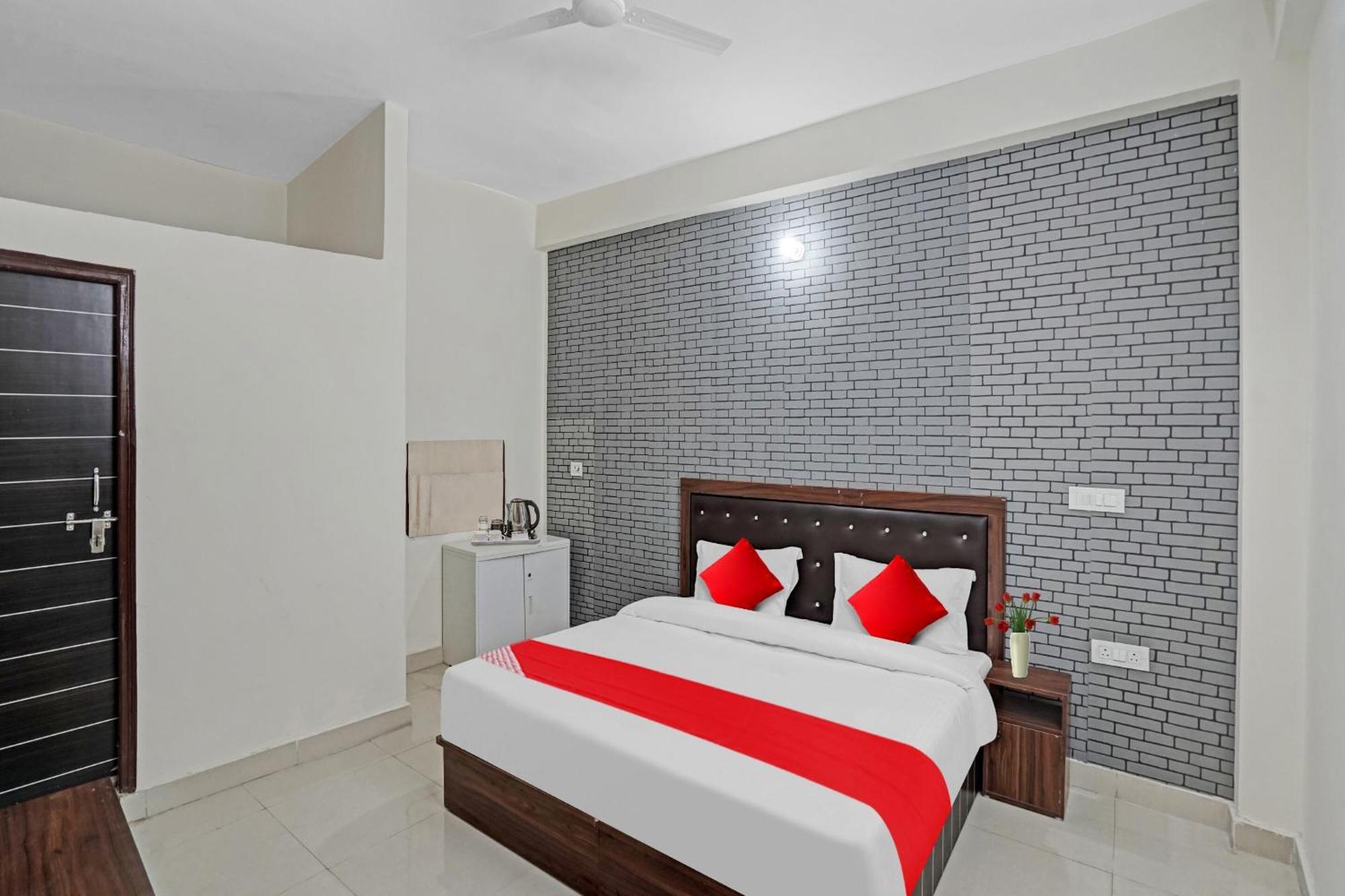 Hotel O Avs Hotel & Restaurant Noida Exterior foto