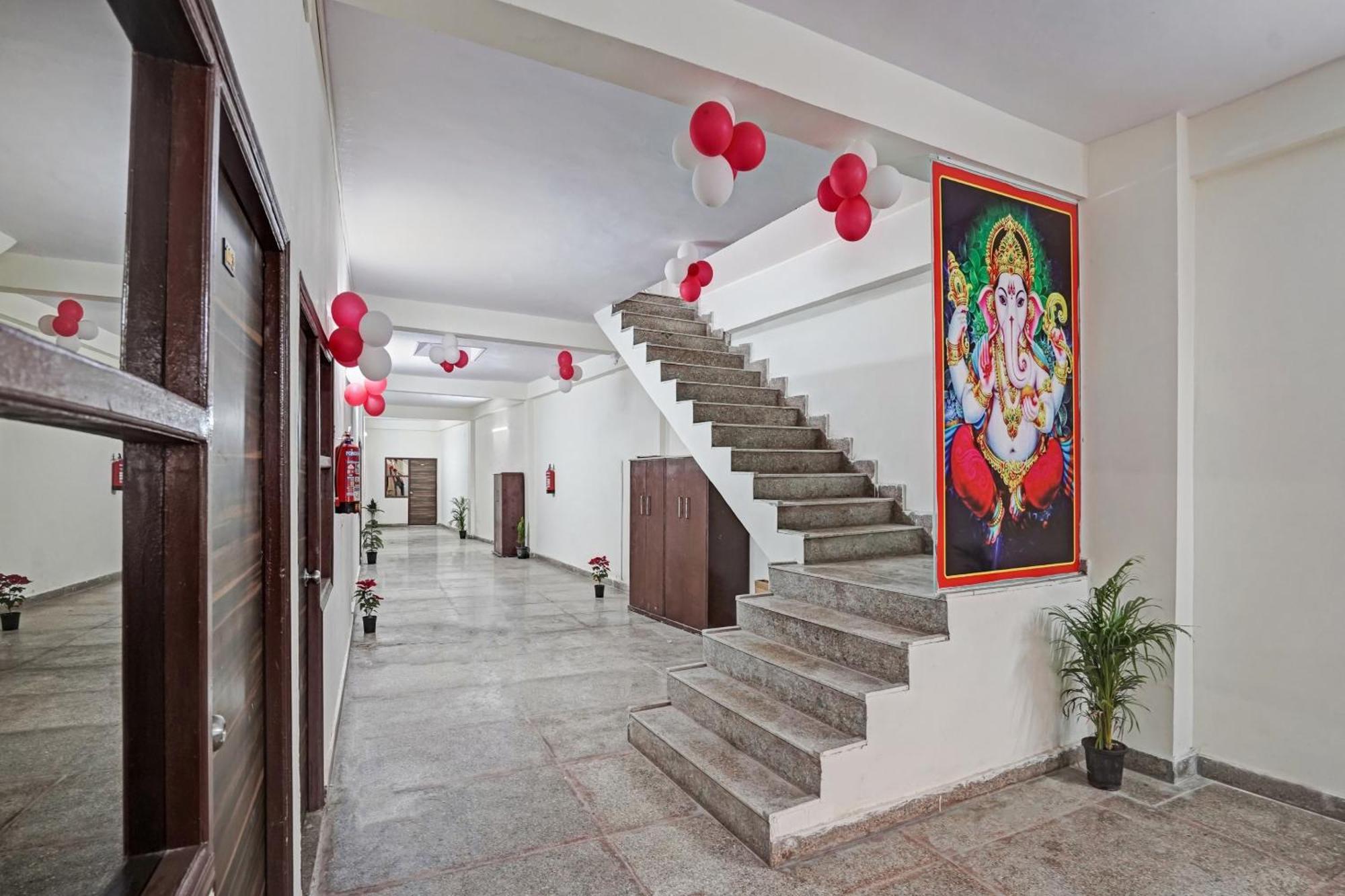 Hotel O Avs Hotel & Restaurant Noida Exterior foto